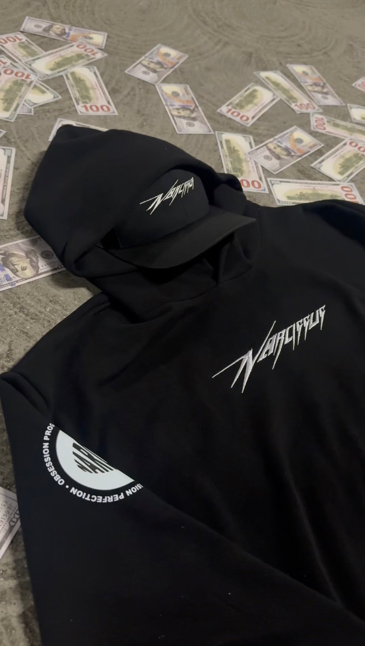 NARCISSUS HOODIE